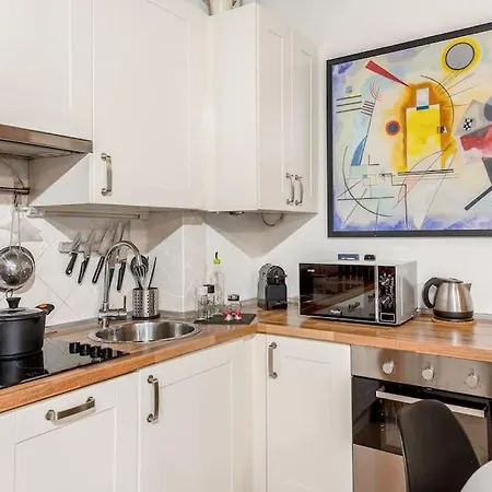 The First - Central Station Milán