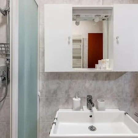 Apartment The First - Central Station Milan