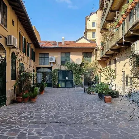 Alzaia Apartment *