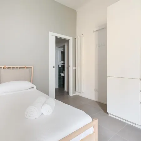 Guesthost - Corso Vercelli Cosy And Bright Apartament