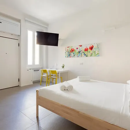 Guesthost - Corso Vercelli Cosy And Bright Apartament Mediolan