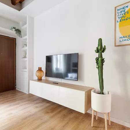 Guesthost - Bright -pasteur M1 Milano