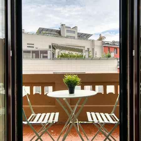 Guesthost - Giallo In Milano! Milan