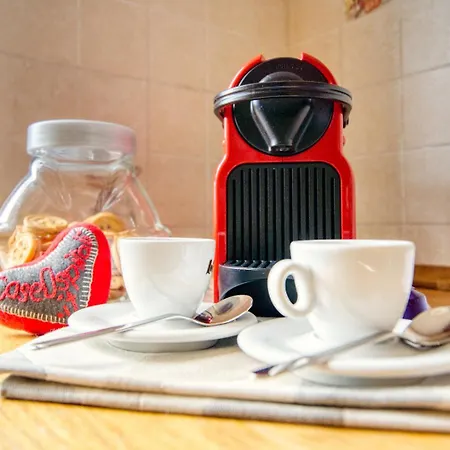 Guesthost - Giallo In Milano!