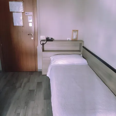 Salus Hotel *