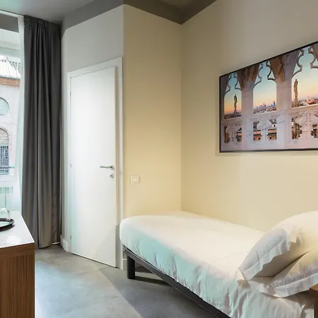 22 マルゾ 2* ミラノ