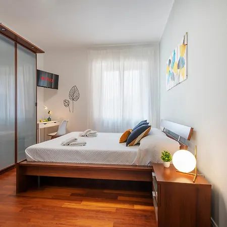 Fiore Milanese - San Siro, Fiera & Life - Rinnovamento Facciata Palazzo In Corso Apartment *