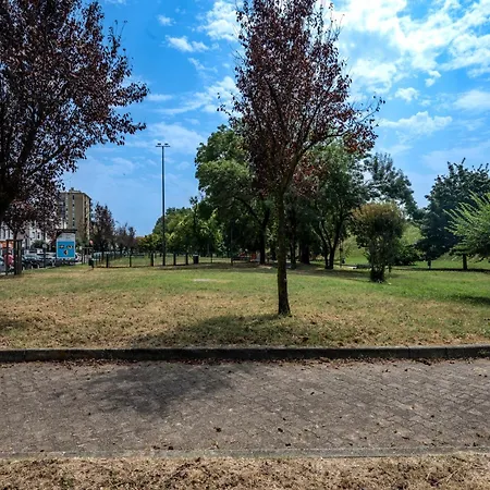 Cozy Rogoredo Next To The Metro And Train Station Milão