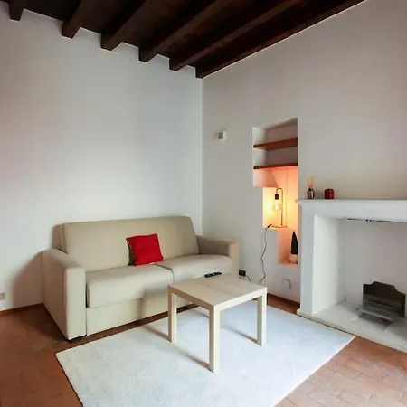 Charming Flat In Brera Milan