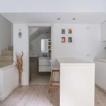 Cozy Loft In Navigli Διαμέρισμα *