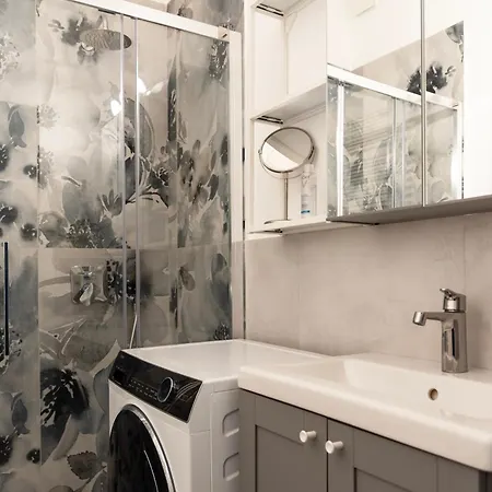 Youhosty - Pisa 18 * Milaan