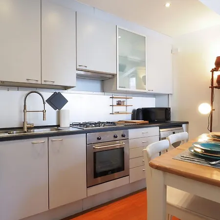 Daire Cozy One Bedroom Close To Porta Venezia *