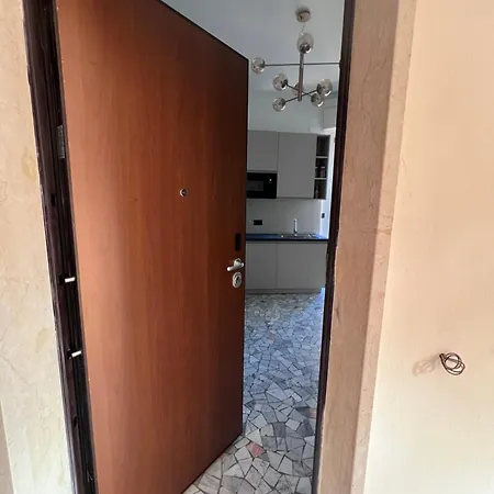 Nuovo Ed Elegante In Zona Bocconi Appartement *