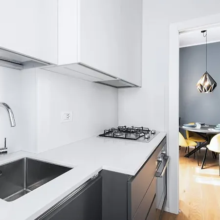 Easylife - Beautiful Flat With Balcony Pta Venezia Apartment