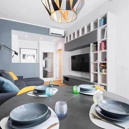 Easylife - Beautiful Flat With Balcony Pta Venezia Milan