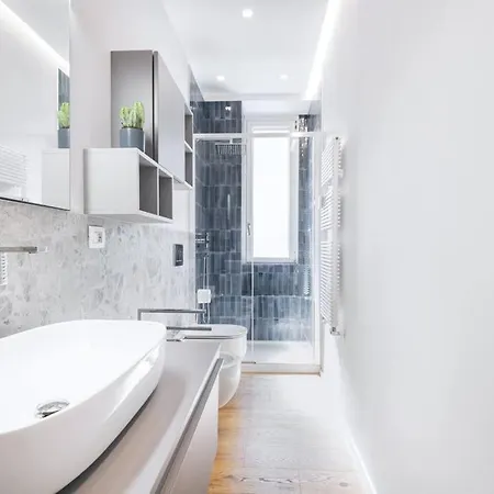 Easylife - Beautiful Flat With Balcony Pta Venezia * Milan