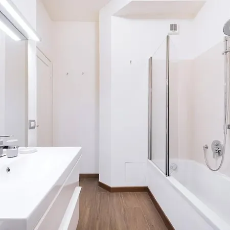 Easylife - Elegance A Few Steps From Citylife Next To M2 Pagano Apartment
