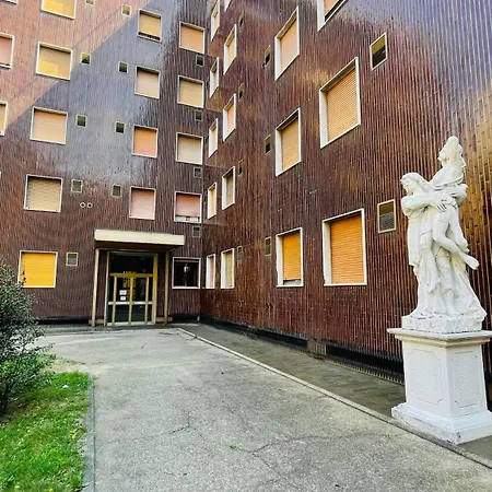 New In Downtown Apartment