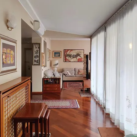 Elegante Attico Con Terrazza - Porta Venezia Apartment Milan