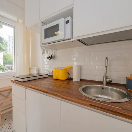 2 Pax Wi-fi- Via D'agrate, 19 C Milano