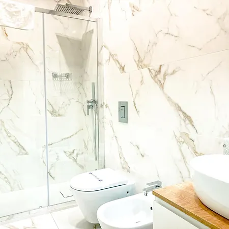 Banfi Luxury - Sauna Jacuzzi Privati شقة *