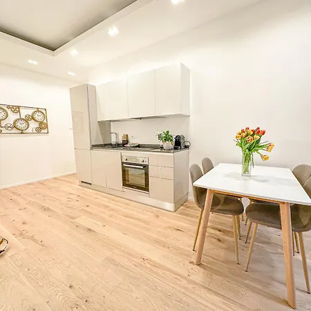 Banfi Luxury - Sauna Jacuzzi Privati شقة *