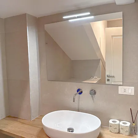 Banfi Luxury - Sauna & Jacuzzi Apartment Milan