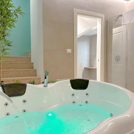 Banfi Luxury - Sauna Jacuzzi Privati アパート ミラノ