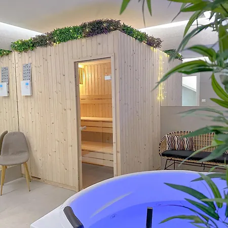 Banfi Luxury - Sauna Jacuzzi Privati アパート