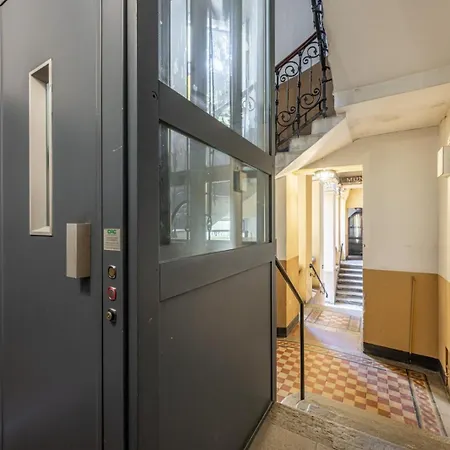 Deluxe Attic For 2, With Amazing Terrace And Poweful Wi-fi - Very Near The Metro, Position, Very Well Connected To Train Stations And Malpensa, Linate And Begramo Airports Apartment