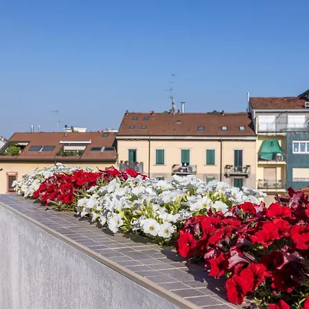Apartment Deluxe Attic For 2, With Amazing Terrace And Poweful Wi-fi - Very Near The Metro, Position, Very Well Connected To Train Stations And Malpensa, Linate And Begramo Airports *