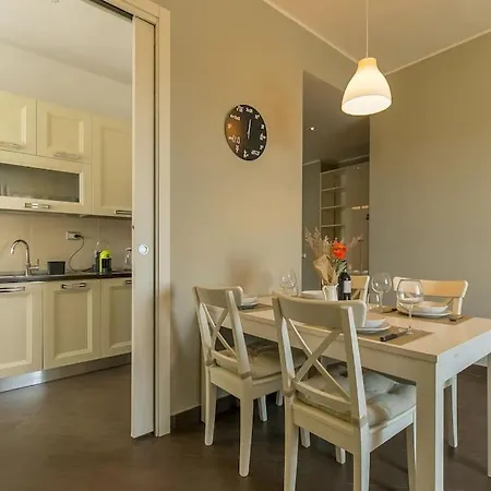 Exclusive & Strategic 2-bedroom Apartment, 50m From M4