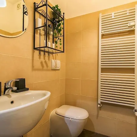 Apartment Exclusive & Strategic 2-bedroom Apartment, 50m From M4 Mailand