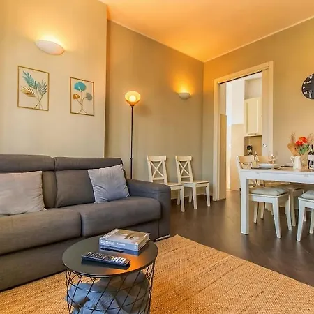 Exclusive & Strategic 2-bedroom Apartment, 50m From M4 *