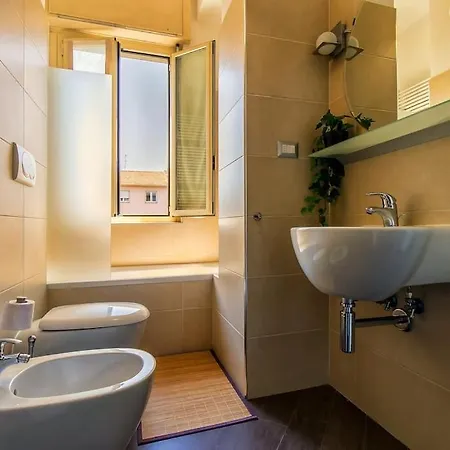 Exclusive & Strategic 2-bedroom Apartment, 50m From M4 Apartment Milan
