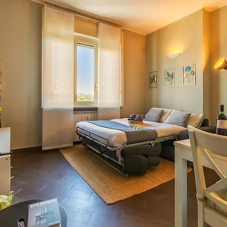 Exclusive & Strategic 2-bedroom Apartment, 50m From M4 아파트 *