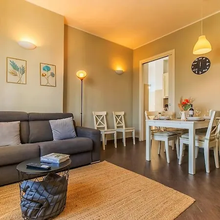 Exclusive & Strategic 2-bedroom Apartment, 50m From M4 *