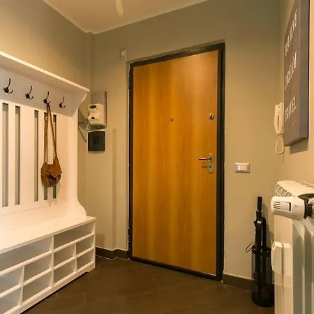 Exclusive & Strategic 2-bedroom Apartment, 50m From M4 Apartment Milan