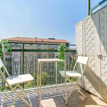 Exclusive & Strategic 2-bedroom Apartment, 50m From M4 Mailand