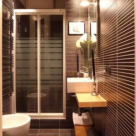 Accogliente Bilocale Vicino Metropolitana Apartamento Milão