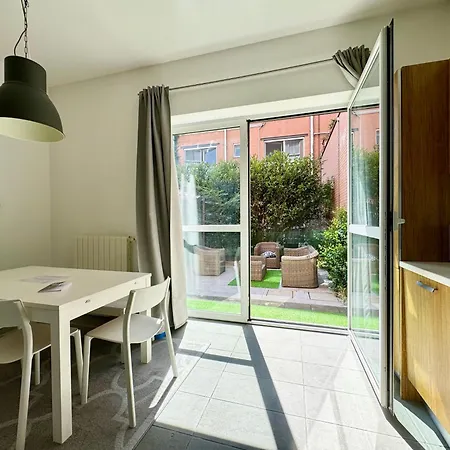 Oasis In The City- Private Garden Apartment Milan