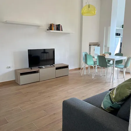 Apartment New With Balcony, Isola Bosco Verticale Milan