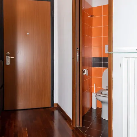 Apartment 10 Minutes Duomo-elegant Milan