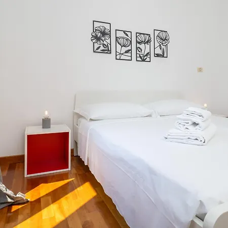 Apartment Keys Of Italy - Xxv Aprile 9 Dazzling 2 *