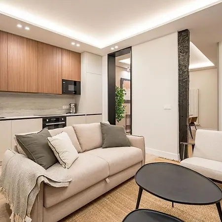 Before Requesting - Read Info On Photo Apartment Milan