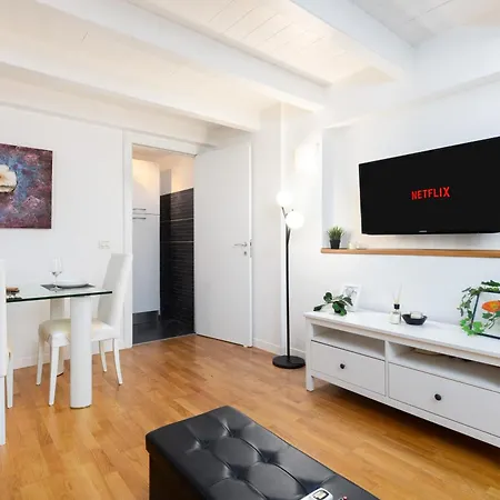 Guesthost - Prada Loft Near Porta Romana شقة