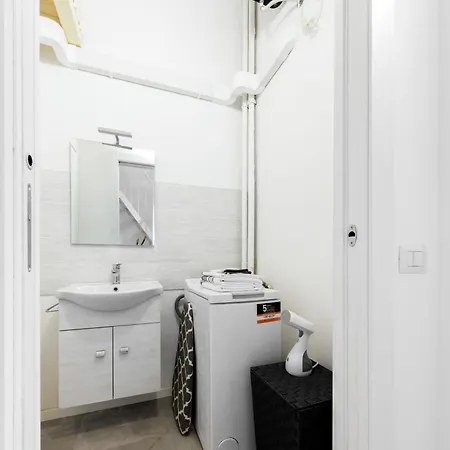 아파트 Cozy 2 Bedrooms, 10 Min For Centre, 3 From Linate *