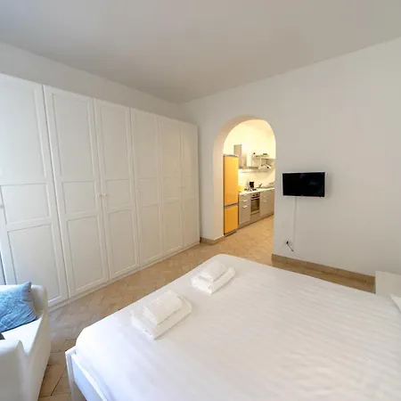 Disciplini A 5 Min Dal Duomo