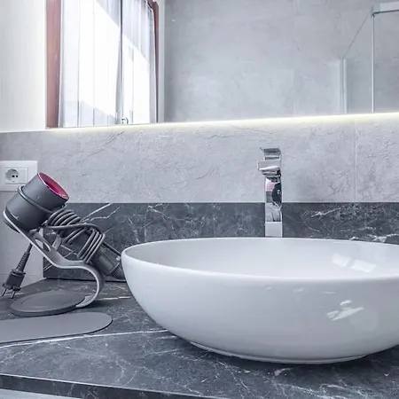 Fa44 - Lux Apt With Big Balcony & Modern Design -