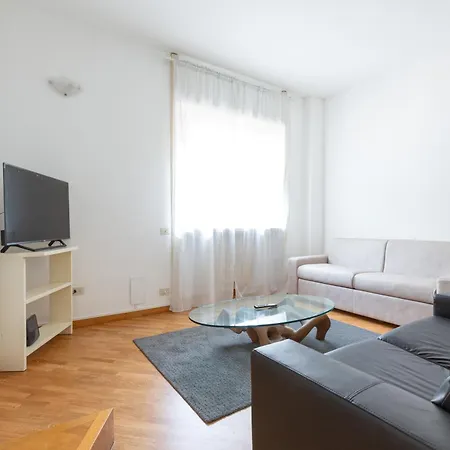 Easytopstay - Lorenteggio Large Flat Apartamento Milán